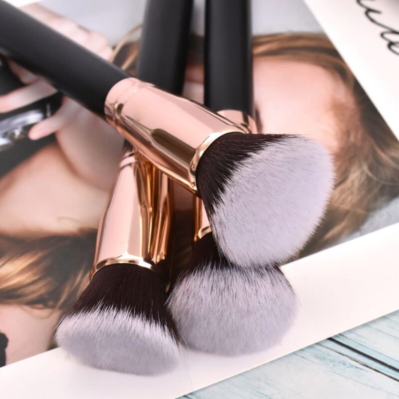 Sweet Queen Super Soft Makeup Brush - Image 3