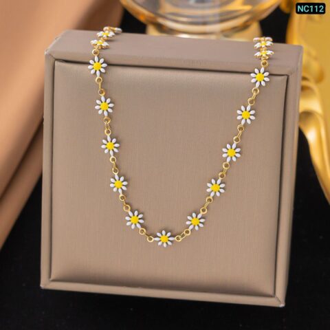 18K Gold Daisy Necklace