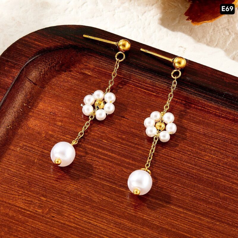 White Flower 18K Gold Earring - Image 4