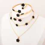 Four-piece Lucky Five Flower Bracelet Necklace (3)