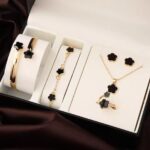 Four-piece Lucky Five Flower Bracelet Necklace (3)