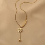 Luxury Women’s Stainless Steel Flower Daisy Pendant Necklace (1)