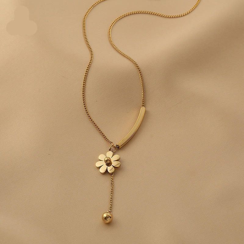 Luxury Women's Stainless Steel Flower Daisy Pendant Necklace (3)