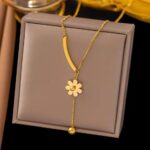 Luxury Women’s Stainless Steel Flower Daisy Pendant Necklace (1)