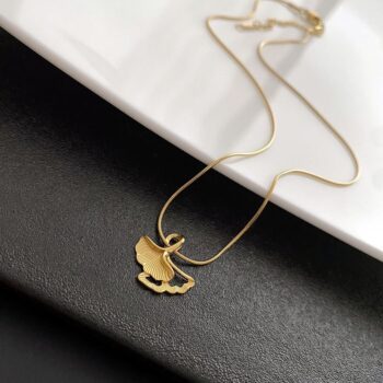 Fashion Elegant Ginkgo Leaf Pendant Necklace Snake Chain